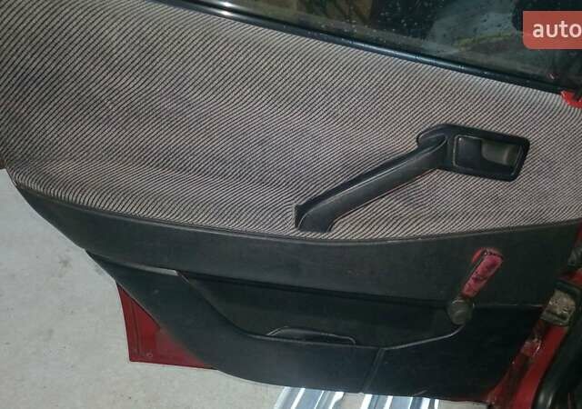 Красный Фольксваген Пассат, объемом двигателя 1.8 л и пробегом 380 тыс. км за 1800 $, фото 19 на Automoto.ua