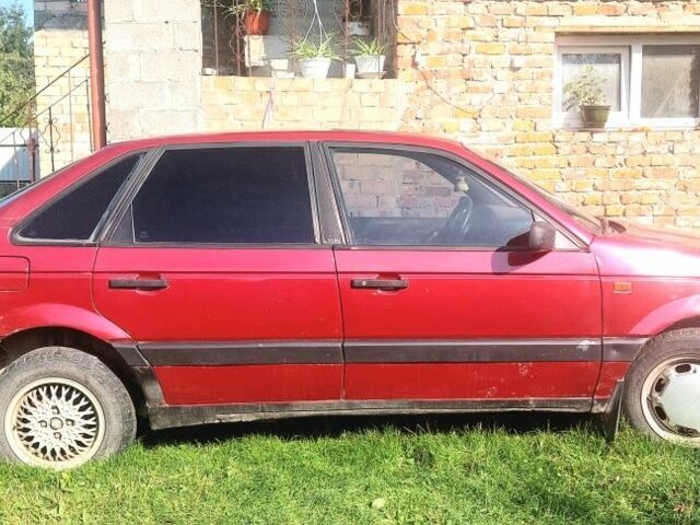 Красный Фольксваген Пассат, объемом двигателя 1.8 л и пробегом 293 тыс. км за 1100 $, фото 3 на Automoto.ua