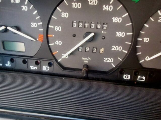 Красный Фольксваген Пассат, объемом двигателя 1.8 л и пробегом 293 тыс. км за 1100 $, фото 6 на Automoto.ua