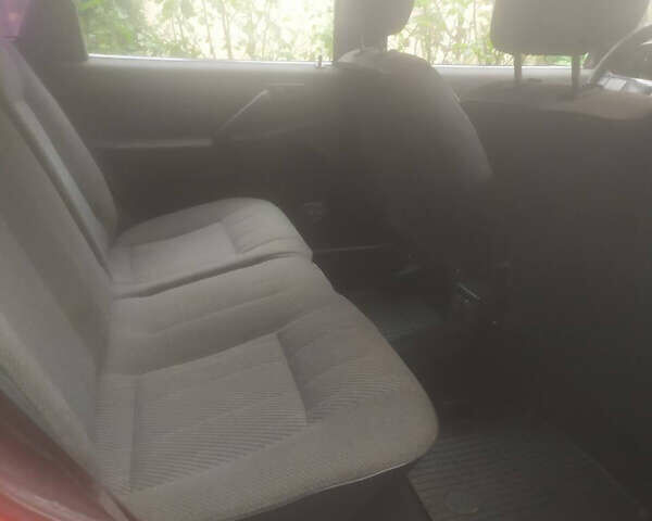 Красный Фольксваген Пассат, объемом двигателя 1.8 л и пробегом 350 тыс. км за 2100 $, фото 2 на Automoto.ua