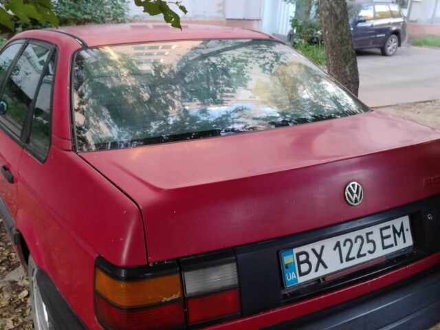 Красный Фольксваген Пассат, объемом двигателя 1.8 л и пробегом 590 тыс. км за 1200 $, фото 1 на Automoto.ua