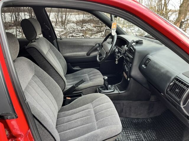 Червоний Фольксваген Пассат, об'ємом двигуна 1.8 л та пробігом 385 тис. км за 2700 $, фото 7 на Automoto.ua