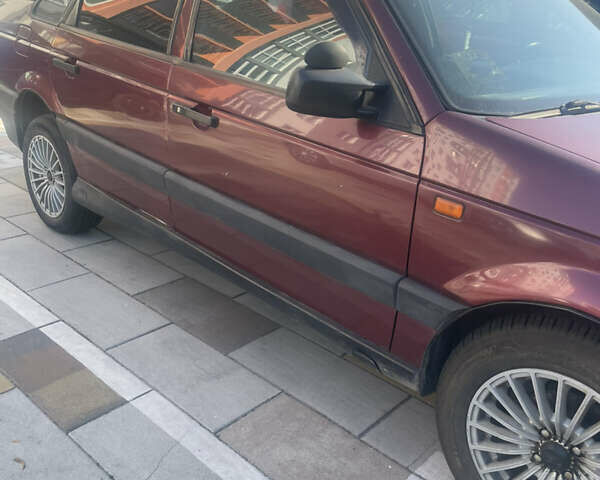 Червоний Фольксваген Пассат, об'ємом двигуна 1.8 л та пробігом 350 тис. км за 1800 $, фото 1 на Automoto.ua