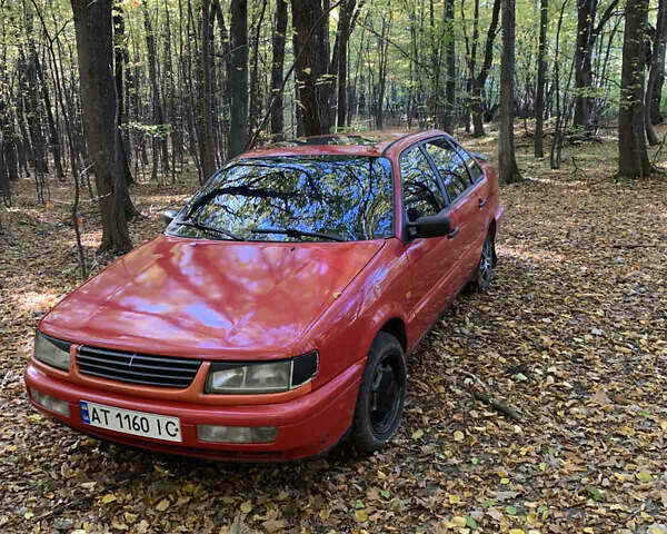 Красный Фольксваген Пассат, объемом двигателя 1.8 л и пробегом 400 тыс. км за 1850 $, фото 5 на Automoto.ua
