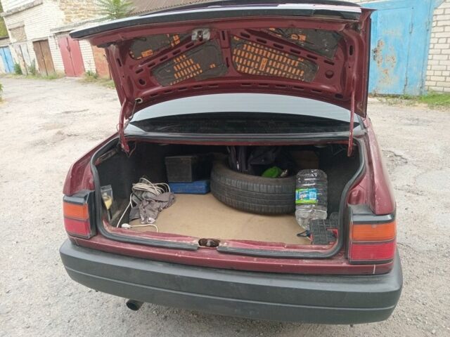 Красный Фольксваген Пассат, объемом двигателя 1.8 л и пробегом 335 тыс. км за 1700 $, фото 3 на Automoto.ua