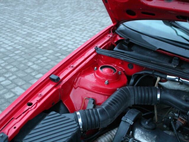 Червоний Фольксваген Пассат, об'ємом двигуна 1.8 л та пробігом 325 тис. км за 1275 $, фото 12 на Automoto.ua