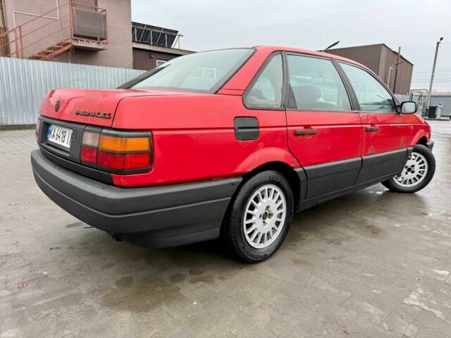 Красный Фольксваген Пассат, объемом двигателя 1.6 л и пробегом 380 тыс. км за 1000 $, фото 4 на Automoto.ua