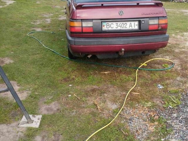 Червоний Фольксваген Пассат, об'ємом двигуна 1.8 л та пробігом 250 тис. км за 1000 $, фото 2 на Automoto.ua