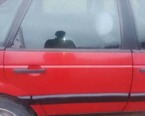 Червоний Фольксваген Пассат, об'ємом двигуна 1.6 л та пробігом 300 тис. км за 1500 $, фото 10 на Automoto.ua