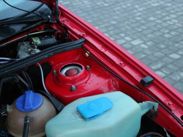 Червоний Фольксваген Пассат, об'ємом двигуна 1.8 л та пробігом 325 тис. км за 1275 $, фото 13 на Automoto.ua