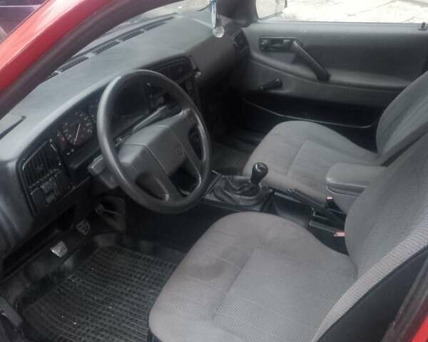 Червоний Фольксваген Пассат, об'ємом двигуна 1.6 л та пробігом 300 тис. км за 1500 $, фото 16 на Automoto.ua