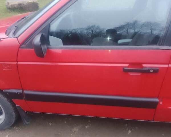 Червоний Фольксваген Пассат, об'ємом двигуна 1.6 л та пробігом 300 тис. км за 1500 $, фото 9 на Automoto.ua