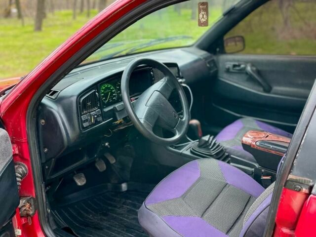 Красный Фольксваген Пассат, объемом двигателя 1.8 л и пробегом 9 тыс. км за 1600 $, фото 13 на Automoto.ua