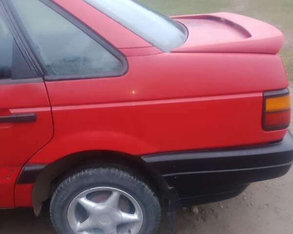 Червоний Фольксваген Пассат, об'ємом двигуна 1.6 л та пробігом 300 тис. км за 1500 $, фото 2 на Automoto.ua