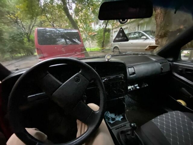 Красный Фольксваген Пассат, объемом двигателя 1.8 л и пробегом 360 тыс. км за 1100 $, фото 1 на Automoto.ua