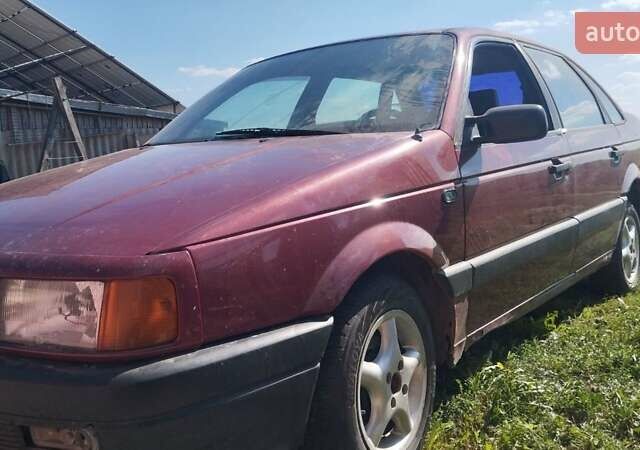 Красный Фольксваген Пассат, объемом двигателя 1.6 л и пробегом 356 тыс. км за 1300 $, фото 2 на Automoto.ua