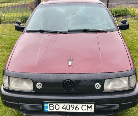 Красный Фольксваген Пассат, объемом двигателя 2 л и пробегом 32 тыс. км за 1600 $, фото 1 на Automoto.ua