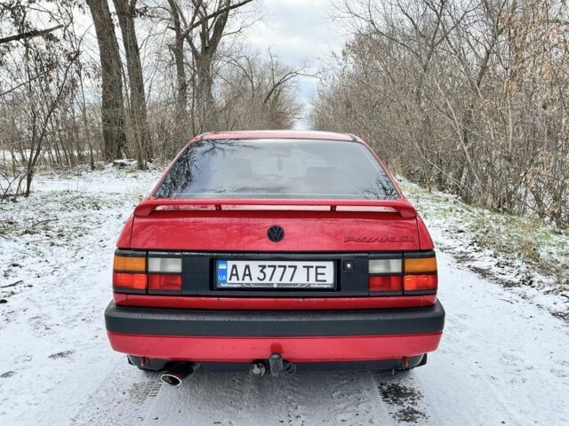 Червоний Фольксваген Пассат, об'ємом двигуна 1.8 л та пробігом 385 тис. км за 2700 $, фото 2 на Automoto.ua