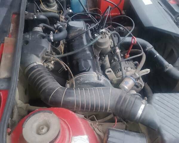 Червоний Фольксваген Пассат, об'ємом двигуна 1.6 л та пробігом 300 тис. км за 1500 $, фото 12 на Automoto.ua