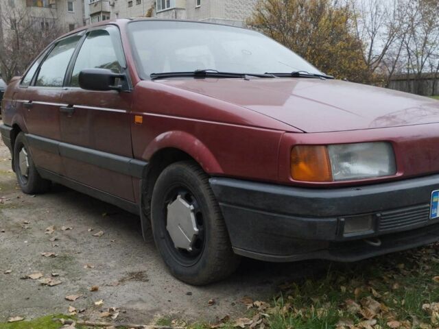 Красный Фольксваген Пассат, объемом двигателя 1 л и пробегом 1 тыс. км за 1550 $, фото 4 на Automoto.ua