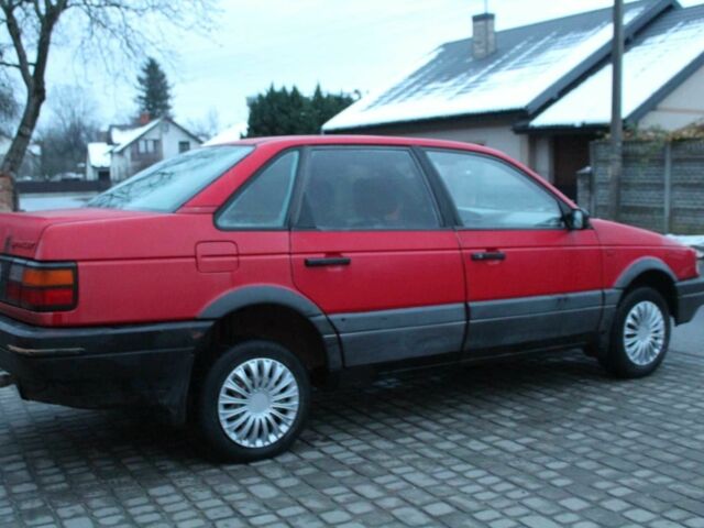 Червоний Фольксваген Пассат, об'ємом двигуна 1.8 л та пробігом 325 тис. км за 1275 $, фото 2 на Automoto.ua