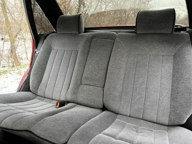 Червоний Фольксваген Пассат, об'ємом двигуна 1.8 л та пробігом 385 тис. км за 2700 $, фото 12 на Automoto.ua