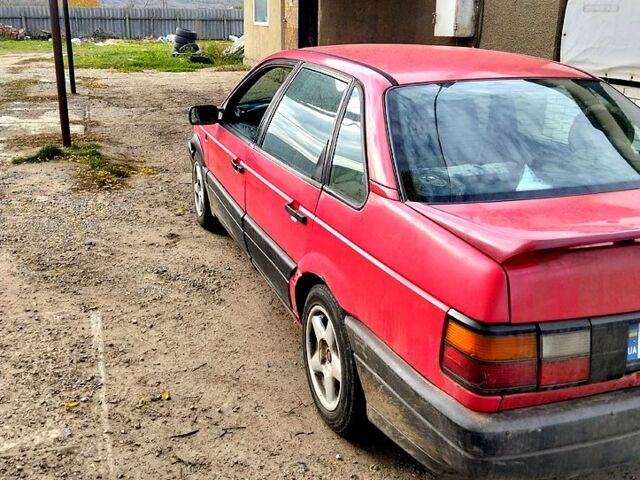 Червоний Фольксваген Пассат, об'ємом двигуна 1.8 л та пробігом 270 тис. км за 900 $, фото 1 на Automoto.ua