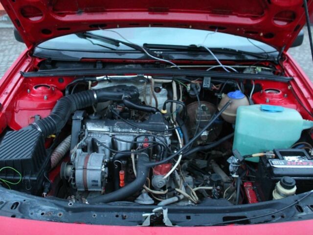 Червоний Фольксваген Пассат, об'ємом двигуна 1.8 л та пробігом 325 тис. км за 1275 $, фото 11 на Automoto.ua