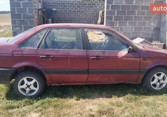 Красный Фольксваген Пассат, объемом двигателя 1.6 л и пробегом 356 тыс. км за 1300 $, фото 3 на Automoto.ua