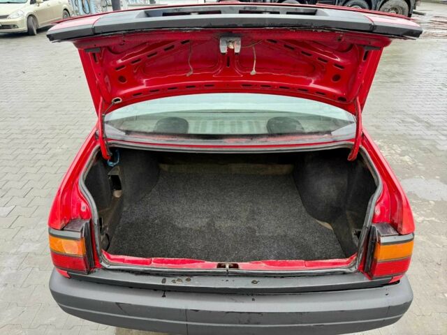 Красный Фольксваген Пассат, объемом двигателя 1.6 л и пробегом 380 тыс. км за 1000 $, фото 11 на Automoto.ua