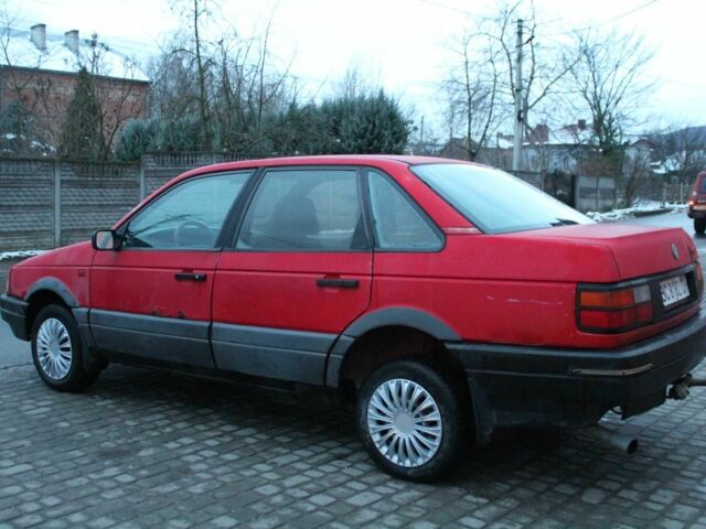 Червоний Фольксваген Пассат, об'ємом двигуна 1.8 л та пробігом 325 тис. км за 1275 $, фото 4 на Automoto.ua