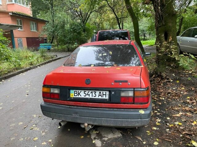 Красный Фольксваген Пассат, объемом двигателя 1.8 л и пробегом 360 тыс. км за 1100 $, фото 2 на Automoto.ua