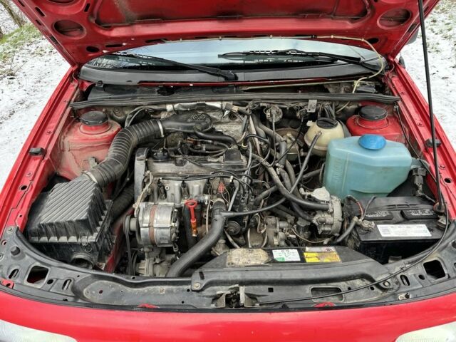 Червоний Фольксваген Пассат, об'ємом двигуна 1.8 л та пробігом 385 тис. км за 2700 $, фото 9 на Automoto.ua