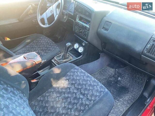 Красный Фольксваген Пассат, объемом двигателя 1.6 л и пробегом 377 тыс. км за 850 $, фото 2 на Automoto.ua