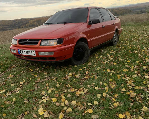 Красный Фольксваген Пассат, объемом двигателя 1.8 л и пробегом 400 тыс. км за 1850 $, фото 1 на Automoto.ua