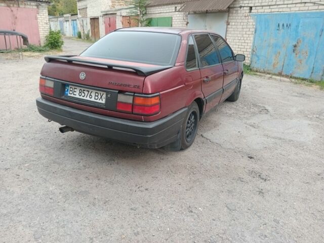 Красный Фольксваген Пассат, объемом двигателя 1.8 л и пробегом 335 тыс. км за 1700 $, фото 2 на Automoto.ua