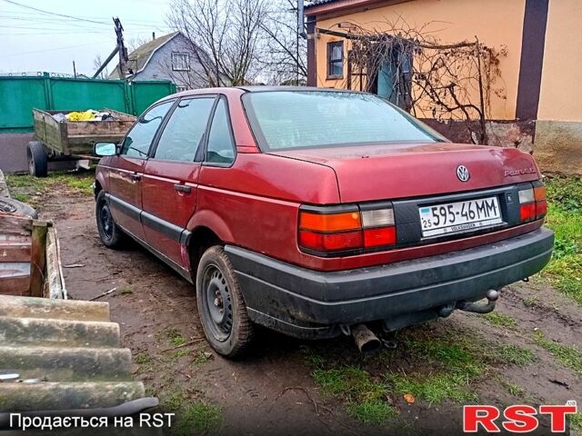 Красный Фольксваген Пассат, объемом двигателя 1.8 л и пробегом 200 тыс. км за 1800 $, фото 3 на Automoto.ua