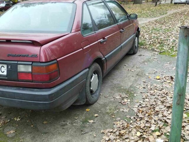 Красный Фольксваген Пассат, объемом двигателя 1 л и пробегом 1 тыс. км за 1550 $, фото 2 на Automoto.ua