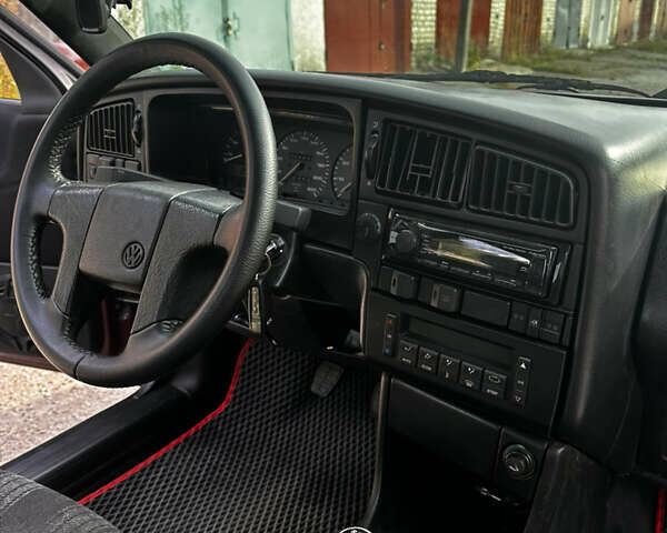 Червоний Фольксваген Пассат, об'ємом двигуна 1.8 л та пробігом 270 тис. км за 1300 $, фото 17 на Automoto.ua