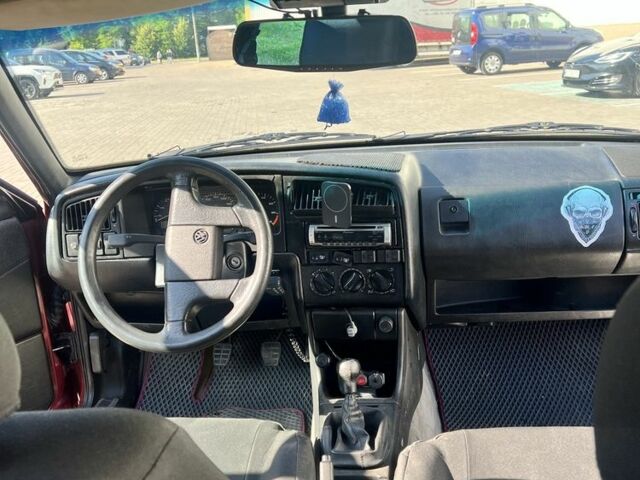 Красный Фольксваген Пассат, объемом двигателя 1.8 л и пробегом 390 тыс. км за 1400 $, фото 2 на Automoto.ua