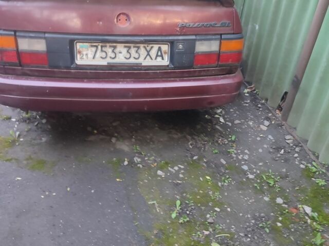 Красный Фольксваген Пассат, объемом двигателя 1.8 л и пробегом 313 тыс. км за 593 $, фото 1 на Automoto.ua