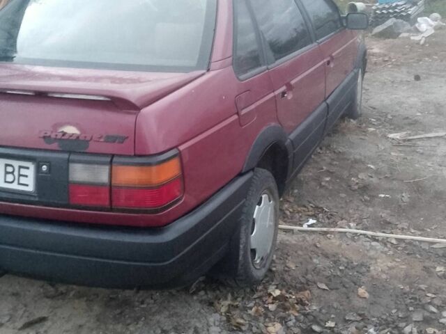 Красный Фольксваген Пассат, объемом двигателя 1.8 л и пробегом 530 тыс. км за 1500 $, фото 2 на Automoto.ua