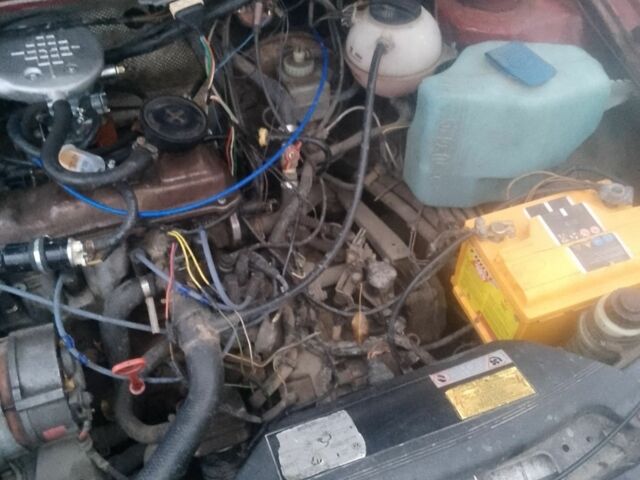 Красный Фольксваген Пассат, объемом двигателя 1.8 л и пробегом 530 тыс. км за 1500 $, фото 6 на Automoto.ua