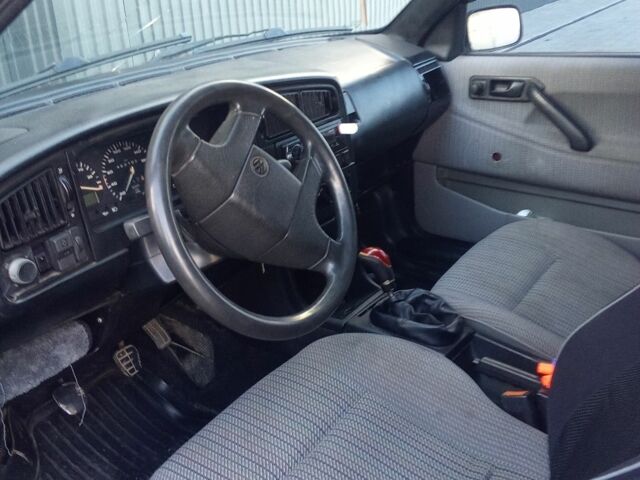 Красный Фольксваген Пассат, объемом двигателя 1.8 л и пробегом 463 тыс. км за 1200 $, фото 4 на Automoto.ua