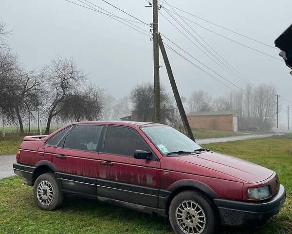 Красный Фольксваген Пассат, объемом двигателя 1.8 л и пробегом 400 тыс. км за 1414 $, фото 1 на Automoto.ua
