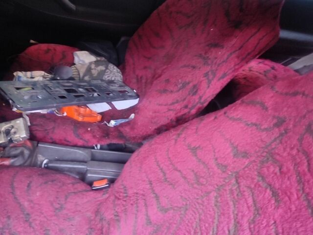 Красный Фольксваген Пассат, объемом двигателя 1.8 л и пробегом 313 тыс. км за 593 $, фото 4 на Automoto.ua