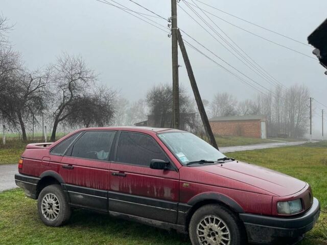 Красный Фольксваген Пассат, объемом двигателя 1.8 л и пробегом 400 тыс. км за 1418 $, фото 1 на Automoto.ua