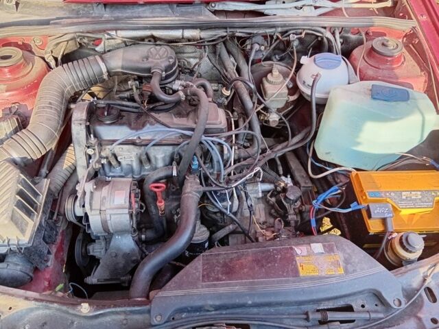 Красный Фольксваген Пассат, объемом двигателя 1.8 л и пробегом 450 тыс. км за 2200 $, фото 6 на Automoto.ua