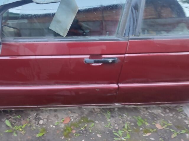 Красный Фольксваген Пассат, объемом двигателя 1.8 л и пробегом 313 тыс. км за 593 $, фото 2 на Automoto.ua