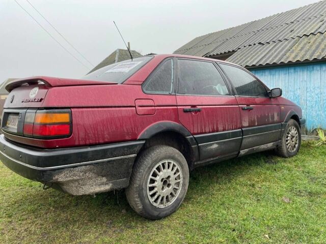 Красный Фольксваген Пассат, объемом двигателя 1.8 л и пробегом 400 тыс. км за 1418 $, фото 4 на Automoto.ua